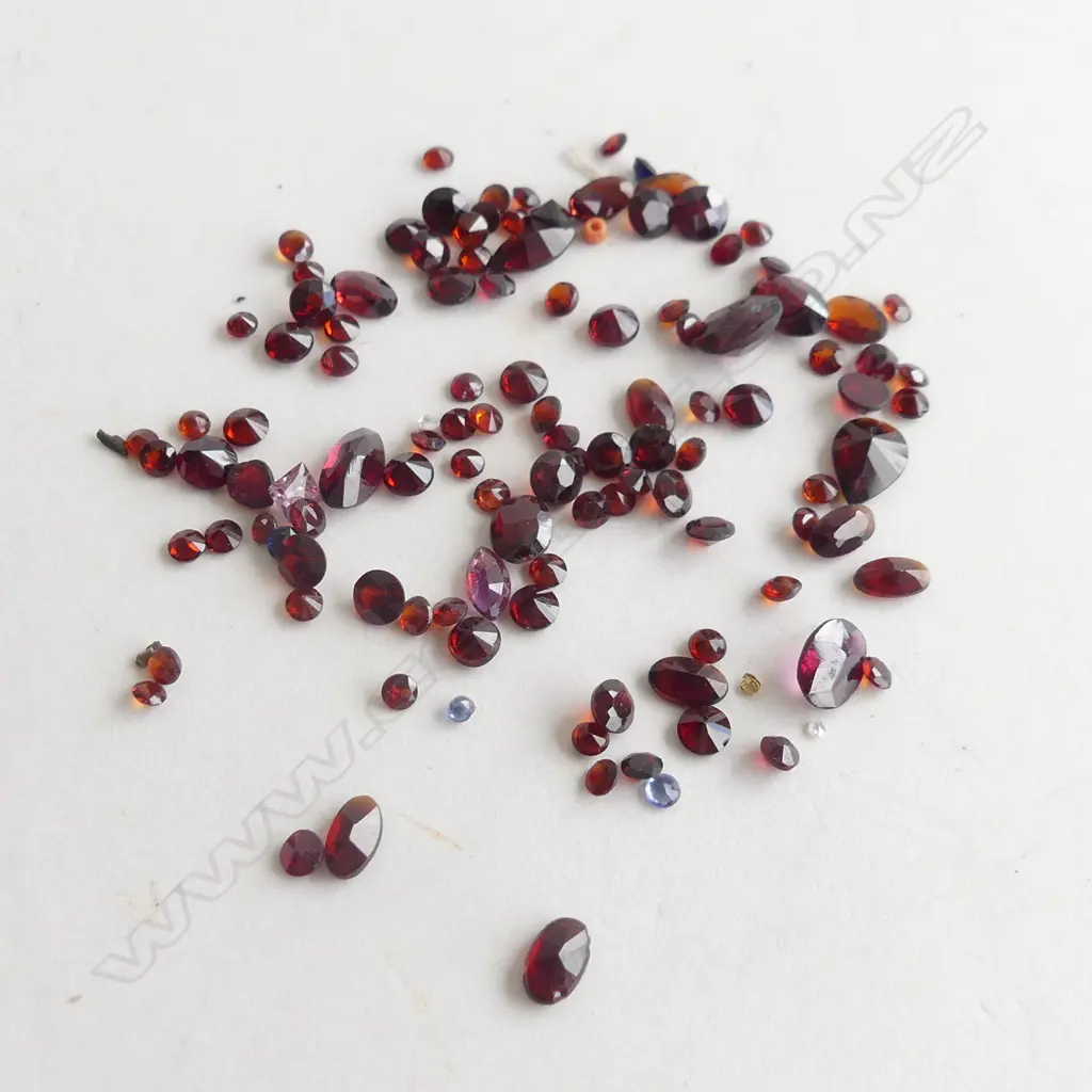 MIX LOT FACETED GARNETS - 15CT Image 1++