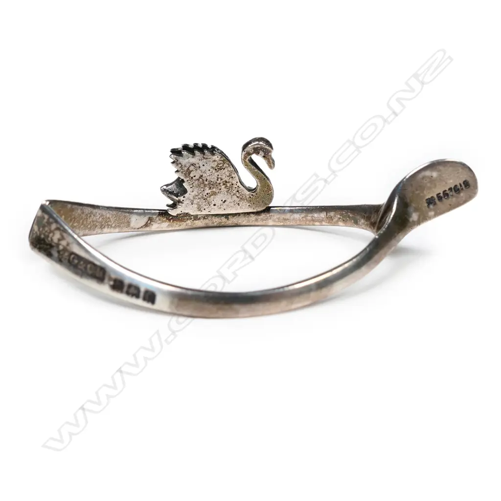 A silver napkin ring and place name holder, Image 1++