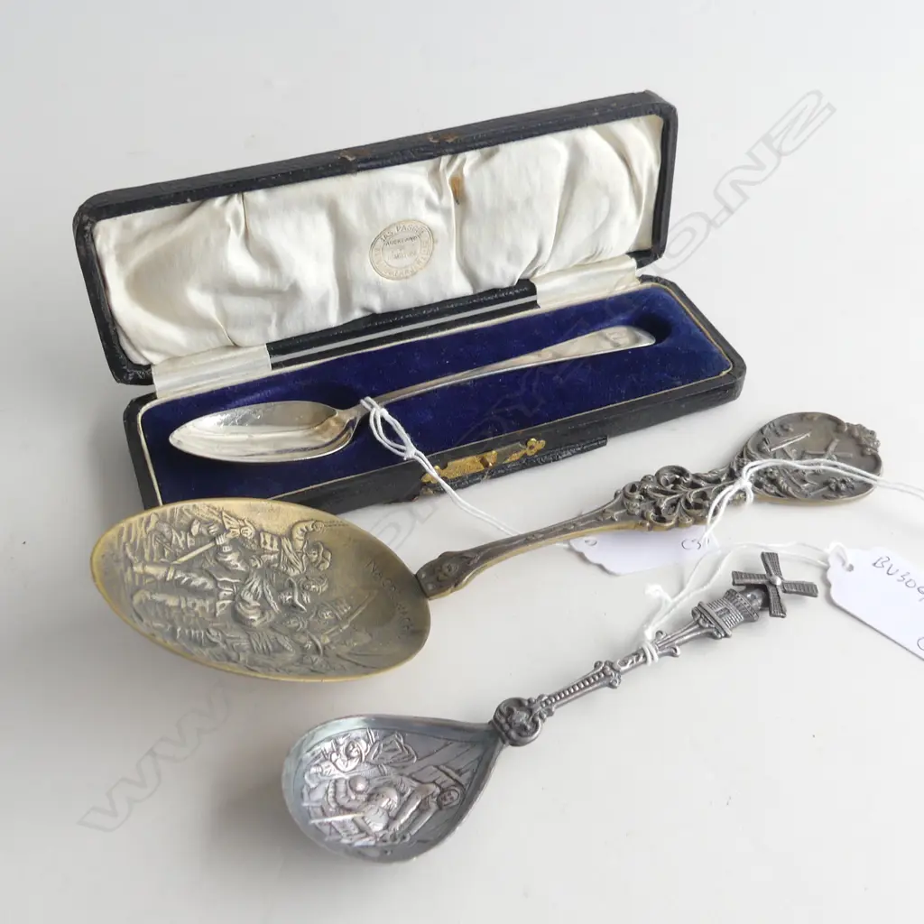 CASED STG SILVER SPOON +2 SPOONS MARKED 833 AND 90 119 GM Image 1++