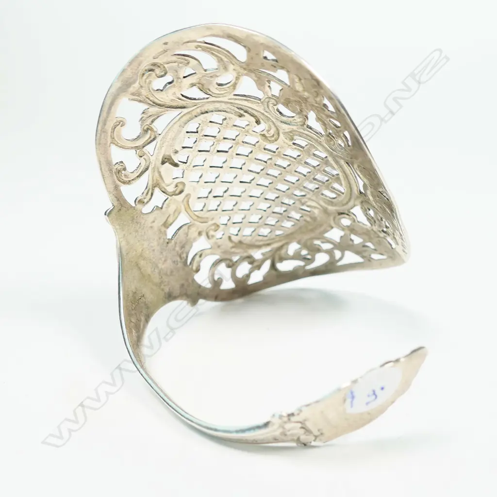 GERMAN S/SILVER PIERCED & ENGRAVED SIFTER SHAPED AS CUFF, STAMPED 800, DIA. 65mm, 44GM Image 1++