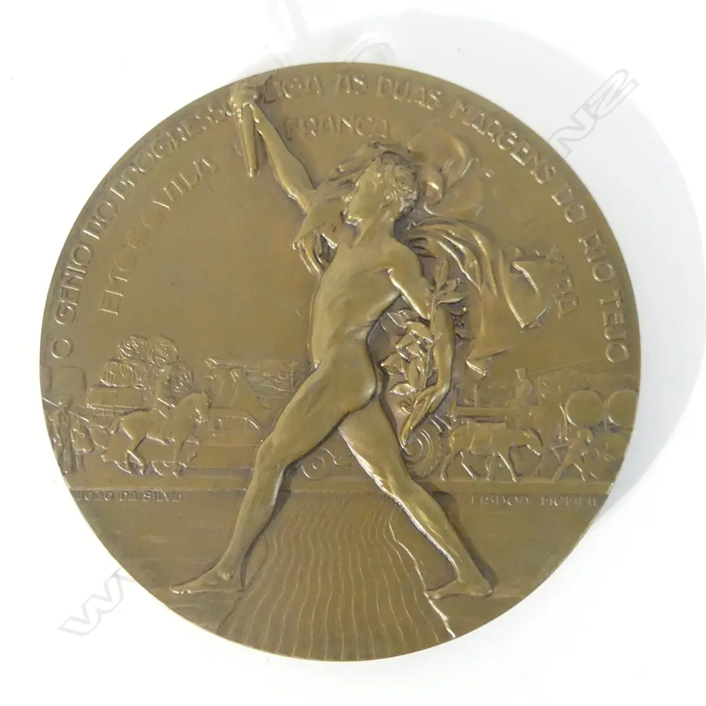 BRONZE COMMEMORATIVE PLAQUE. ITALIAN.CELEBRATING OPENING OF THE MARECHAL CARMONA BRODGE 1951. D 90mm Image 1++