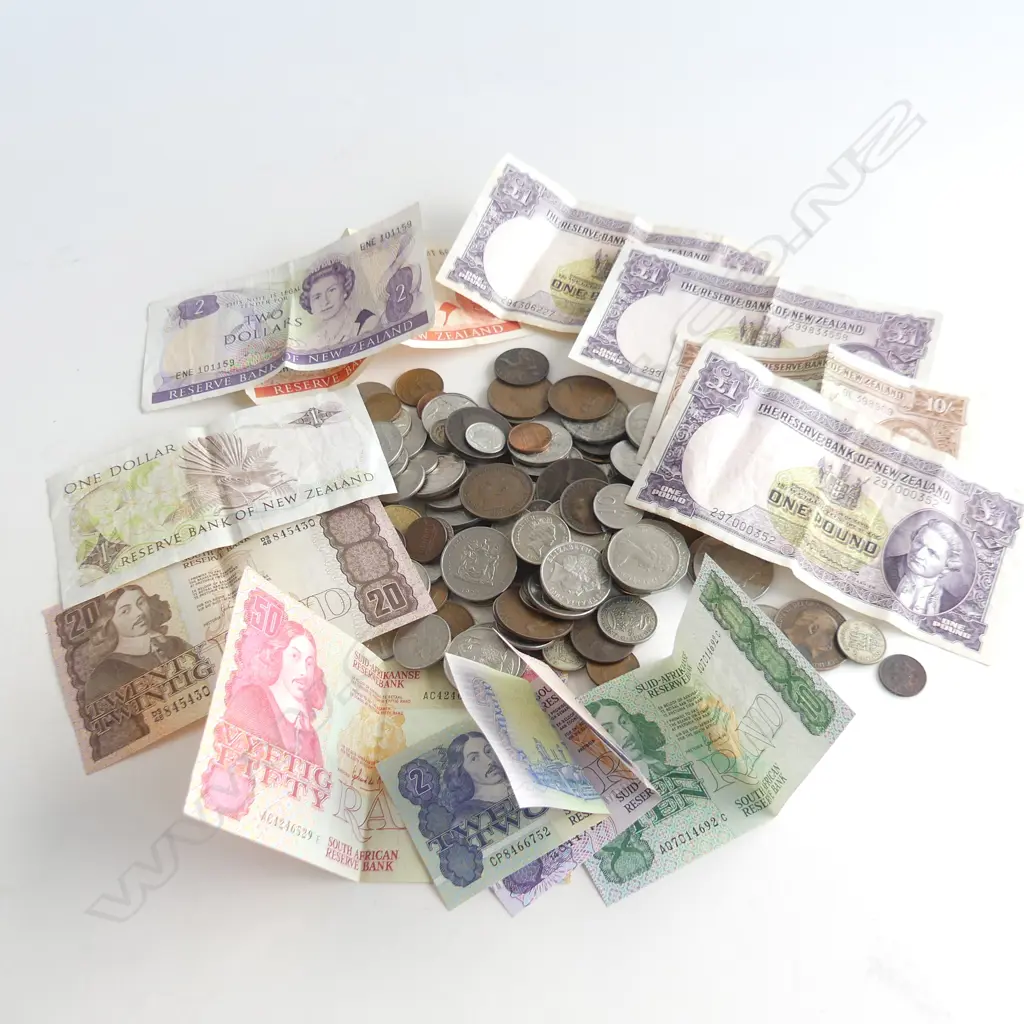ASST. WORLD NOTES & COINS Image 1++