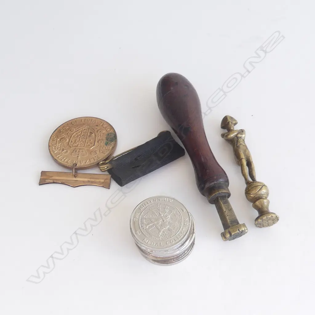 SM BAG MISC INCL SEAL, MEDALS, TOKENS ETC.  Image 1++