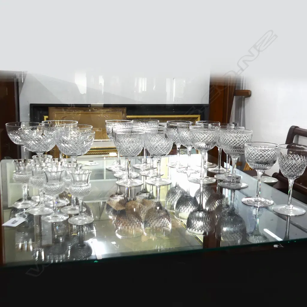27 CUT CRYSTAL STEMMED GLASSES, VARIOUS SIZES ALL OF SAME PATTERN, INCL CHAMPAGNE BOWLS ETC. Image 1++