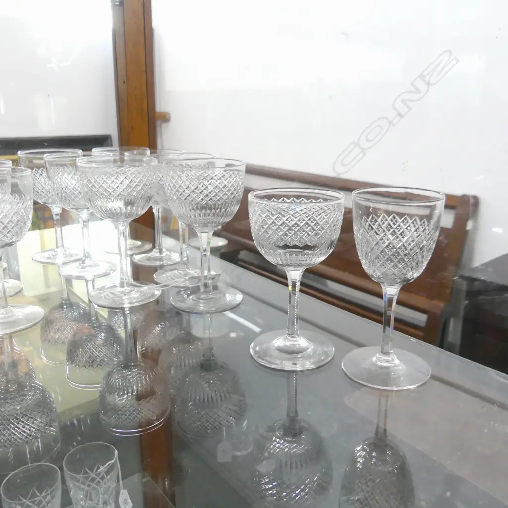 27 CUT CRYSTAL STEMMED GLASSES, VARIOUS SIZES ALL OF SAME PATTERN, INCL CHAMPAGNE BOWLS ETC. Image 1++