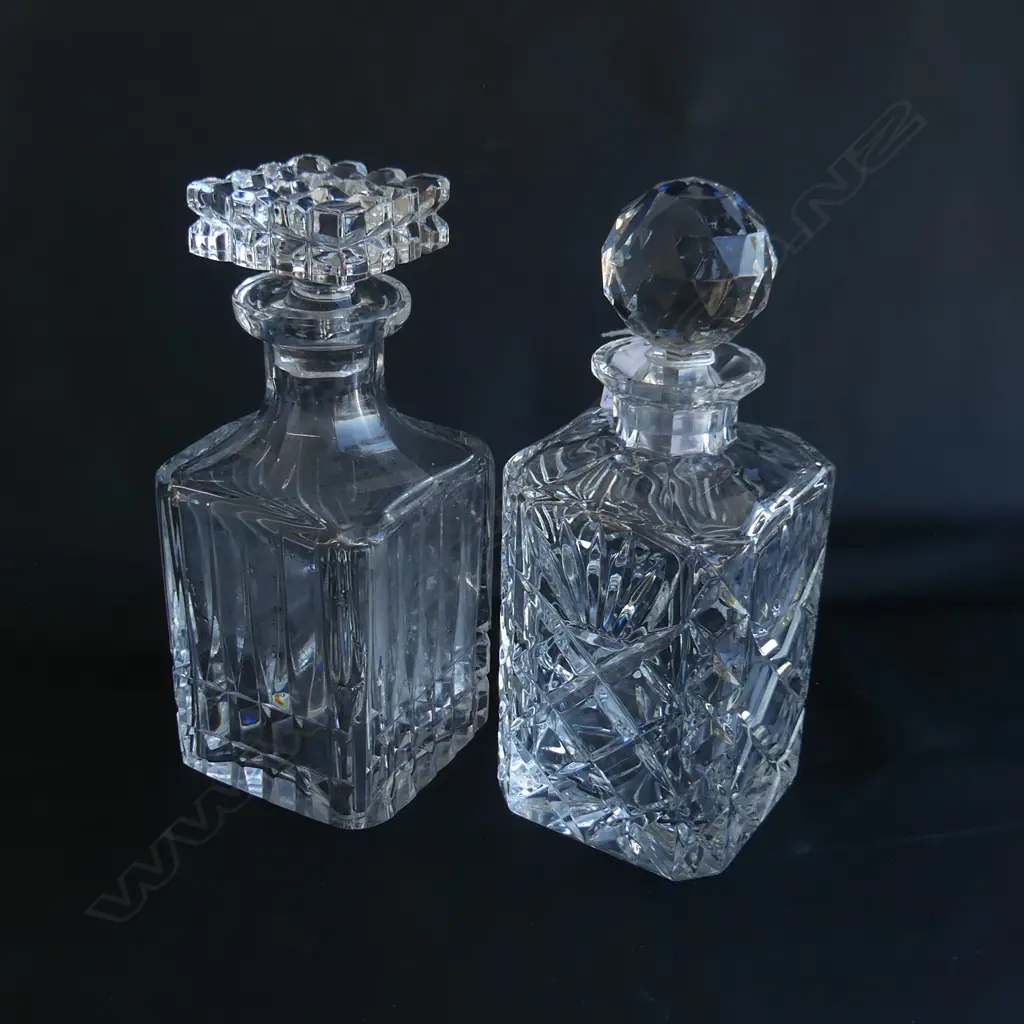 2 CRYSTAL DECANTERS H.240mm Image 1++