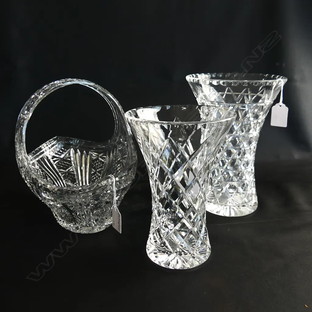 CRYSTAL CUT BASKET + 2 VASES H 230 MM Image 1++