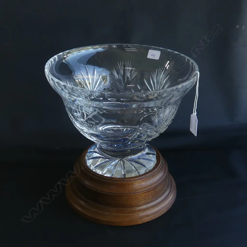LGE CRYSTAL PRESENTATION BOWL ON WOODEN STAND 240mm dia Image 1++