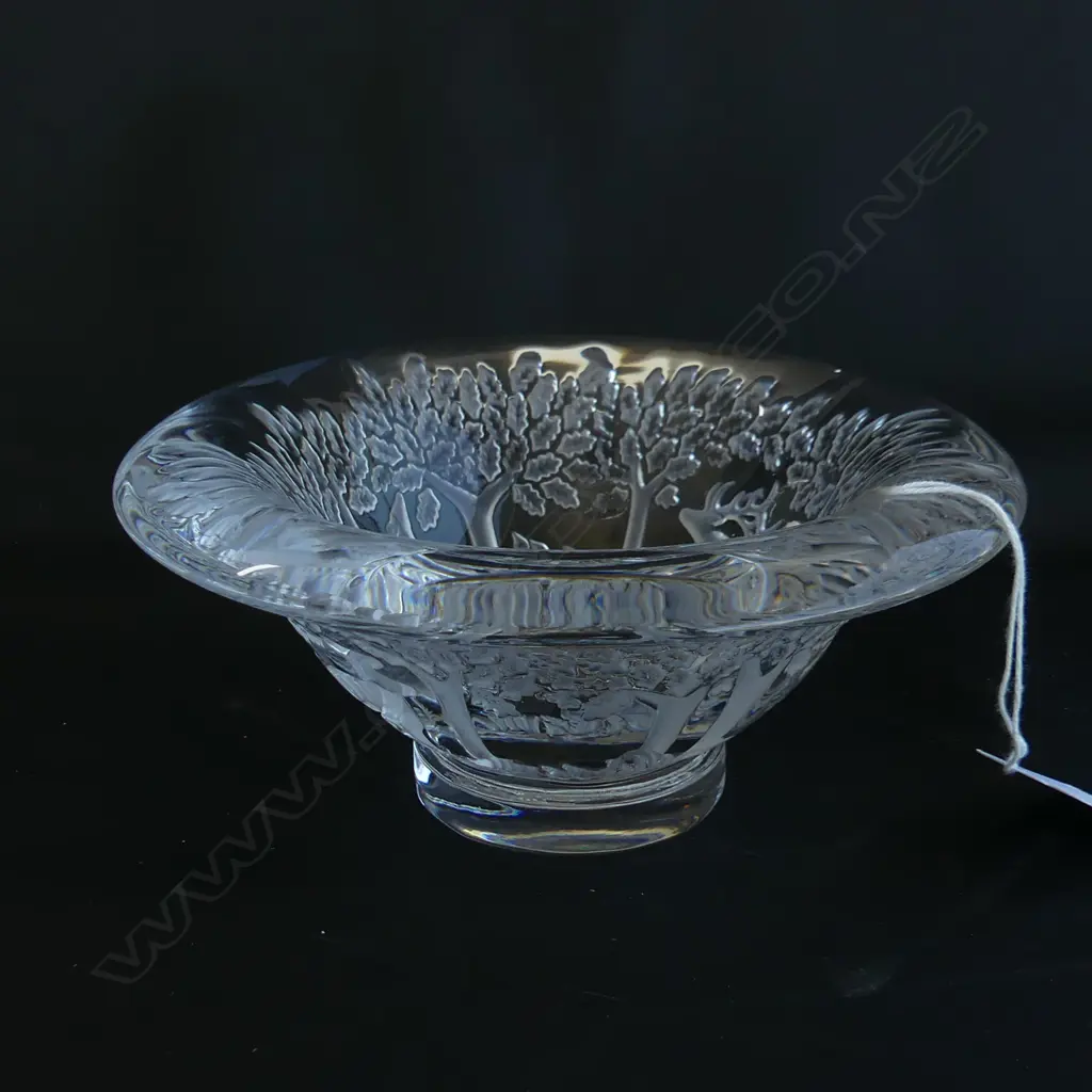 SEVRES CRISTAL  BOWL WITH DEER DECORATION D 150 MM BOXED Image 1++