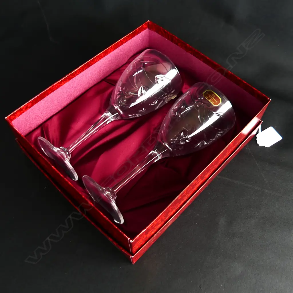 PR OF BOXED DOULTON INTERNATIONAL CUT CRYSTAL WINE GLASSES H 190 MM Image 1++