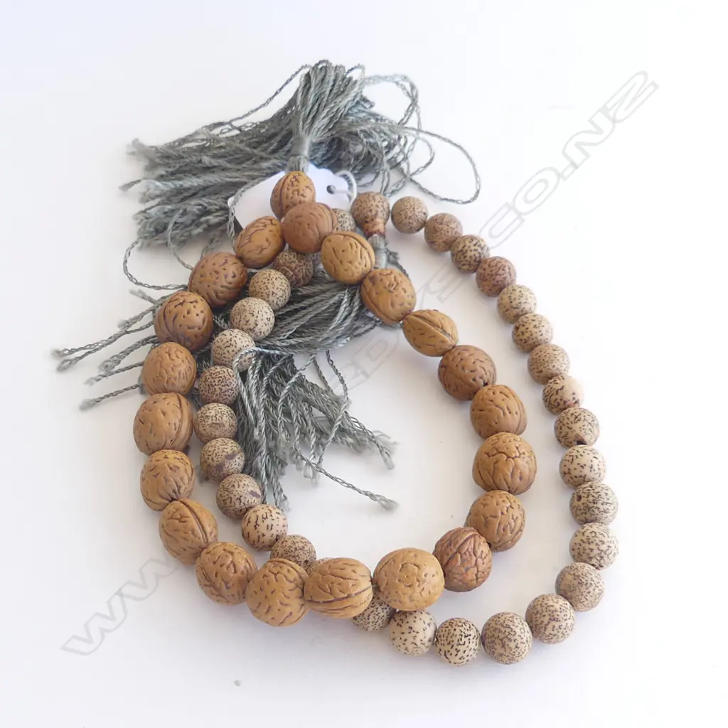 PR VINTAGE JAPANESE WOODEN BEADS ON SILK THREAD Image 1++
