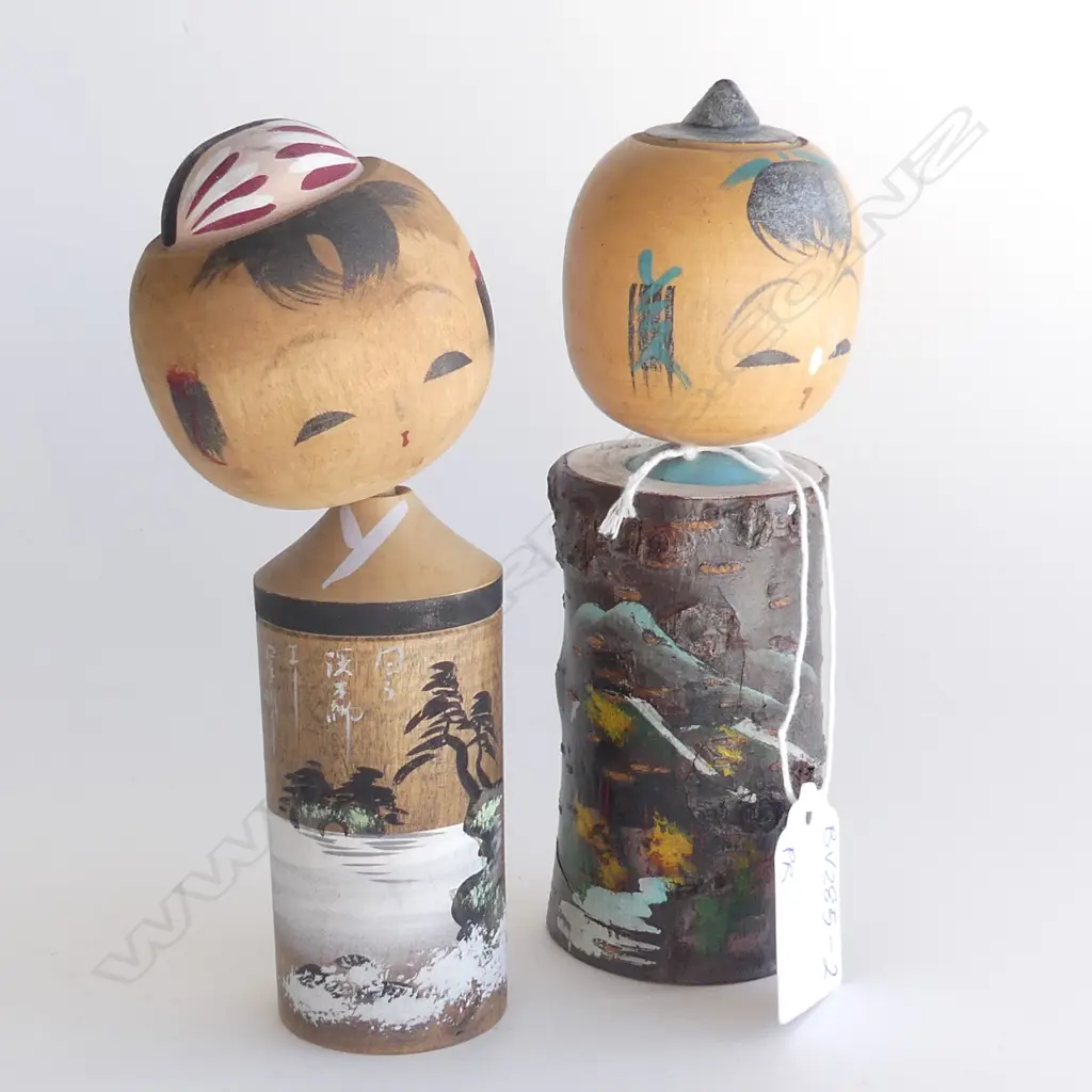 PR MID CENTURY JAPANESE KOKESHI DOLLS H. 145MM Image 1++