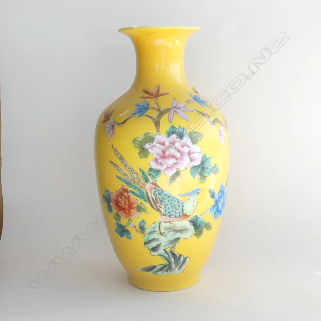 LGE YELLOW CHINESE VASE H.370mm Image 1++