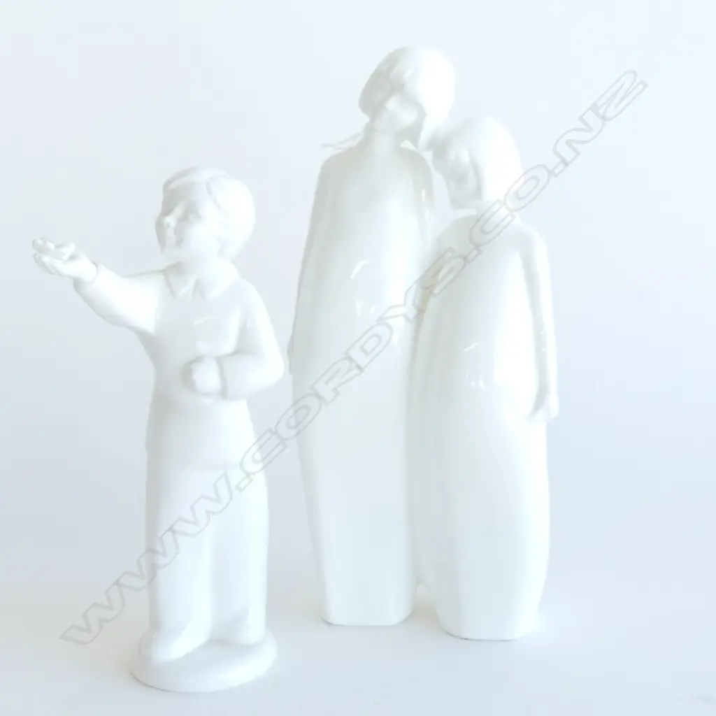 2 COALPORT WHITE FIGURINES; 'LOOK MUMMY' & 'SISTERS' H.220mm Image 1++