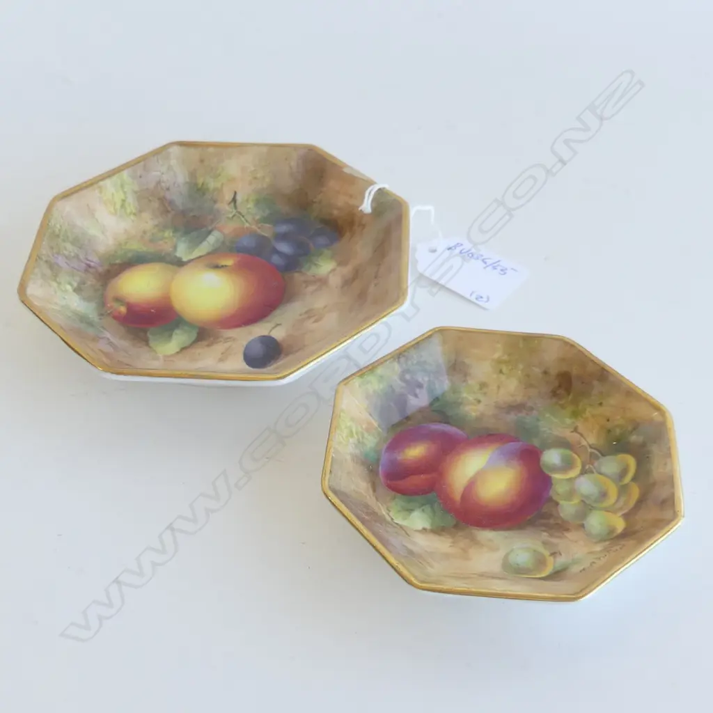 2 SMALL ROYAL WORCESTER  OCTAGONAL H/PAINTED PLATES W 120 MM Image 1++