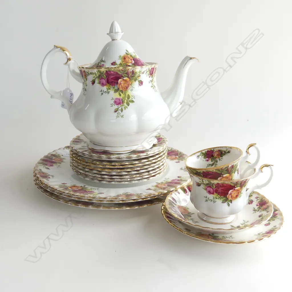 17 PCE ROYAL ALBERT OCR; 3 DINNER PLATES, 9 SIDE PLATES, TRIO, CUP & TEAPOT (FINIAL REPAIRED) Image 1++