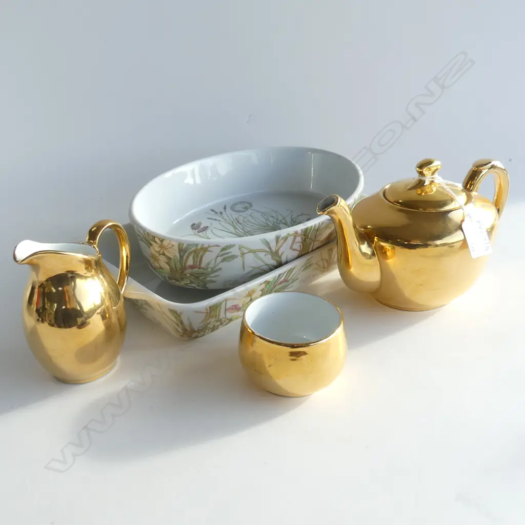 ROYAL WORCESTER 3 PCE GOLD TEA SET + 2 FRENCH CASSEROLE DISHES L.315mm Image 1++