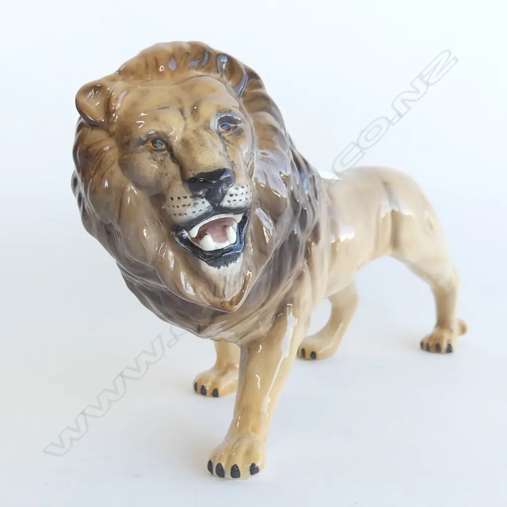 BESWICK LION L.230mm Image 1++