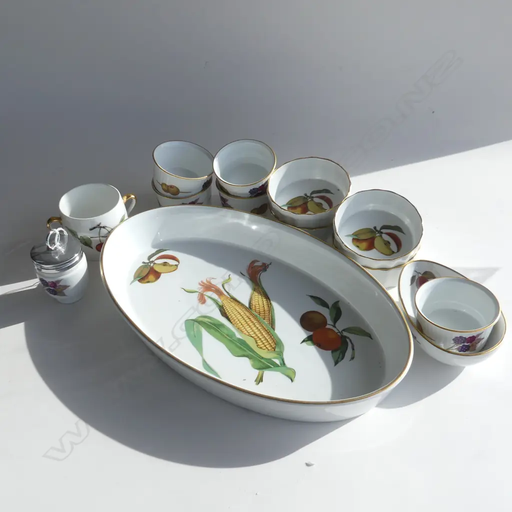 13 PCES ROYAL WORCESTER EVESHAM INCL. LGE DISH L.370mm Image 1++