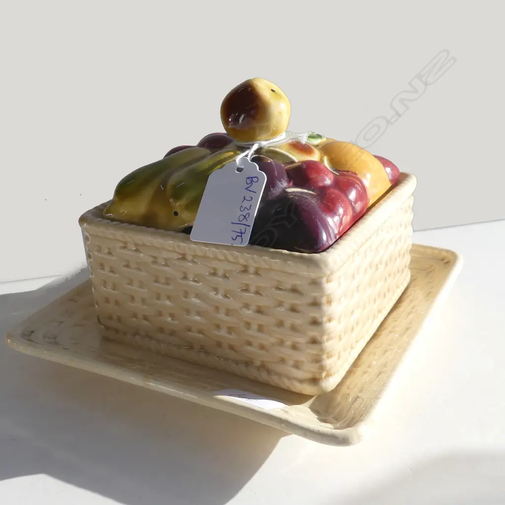 SARREGUEMINES LIDDED FRUIT BASKET CONTAINER w. PLATE W.160mm (lid w. hairline) Image 1++