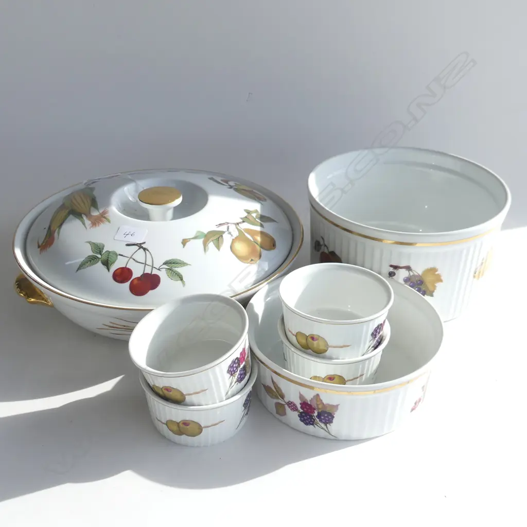 7 PCE ROYAL WORCESTER EVESHAM; RAMEKINS + LIDDED CASSEROLE 225mm dia Image 1++