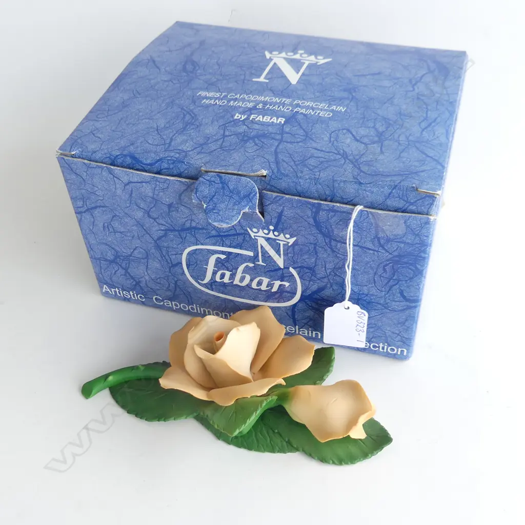 CAPODIMONTE PORCELAIN BISQUE ROSE - IN ORIGINAL BOX WITH CERTIFICATE Image 1++