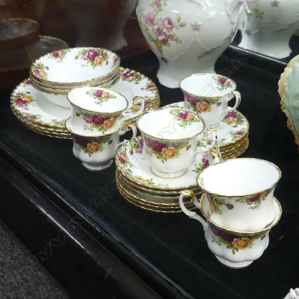 ROYAL ALBERT PART DINNER SET Image 1++