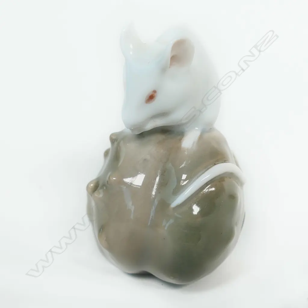 DANISH ROYAL COPENHAGEN MOUSE, ON BROWN CHESTNUT, #511, H.65mm Image 1++