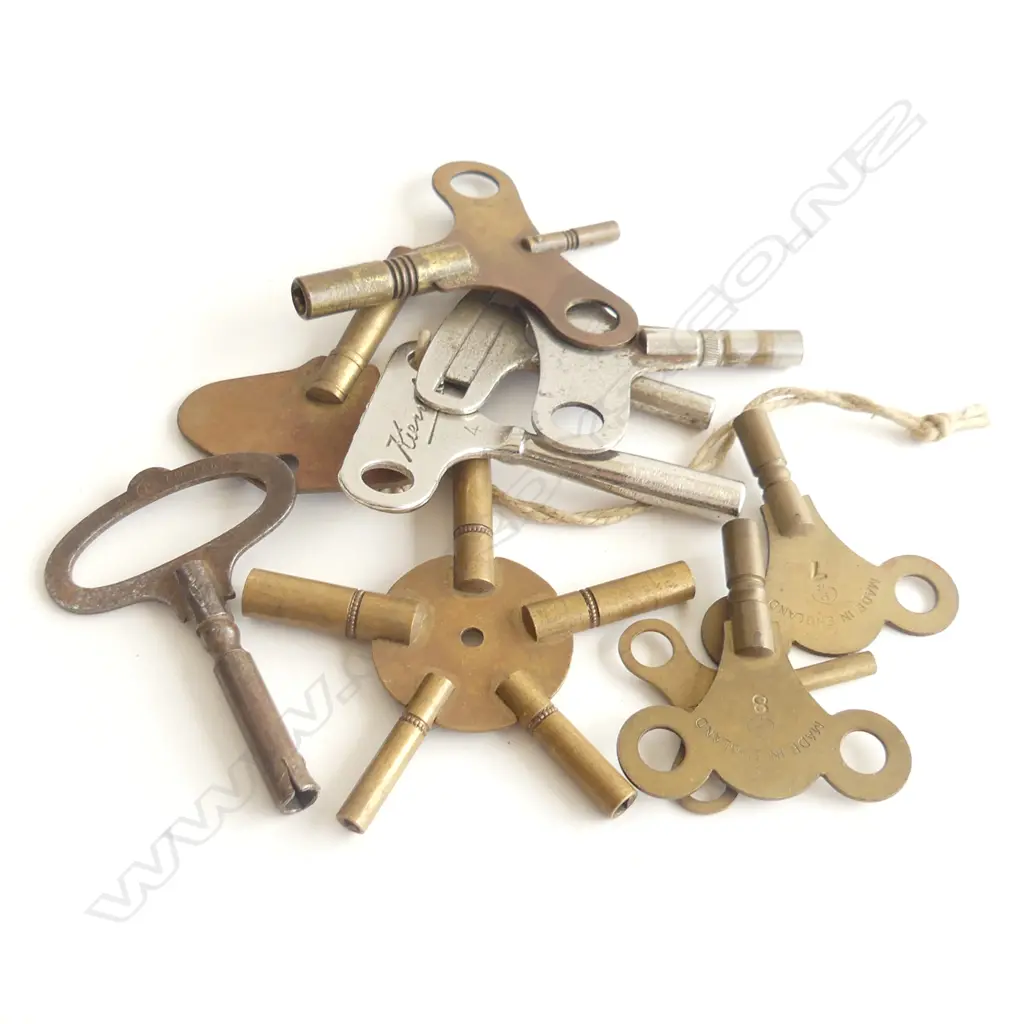 10 ASST CLOCK KEYS INCL MASTER KEY Image 1++