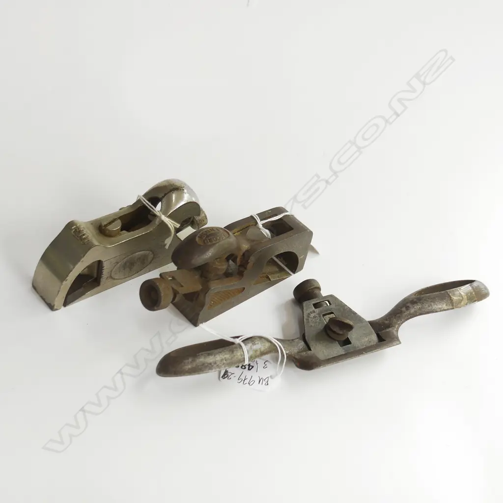 3 ITEMS PLAIN METAL SPOKE SHAVE 2 METAL SMALL PLANES ( A RECORD & NUMBER 90) Image 1++