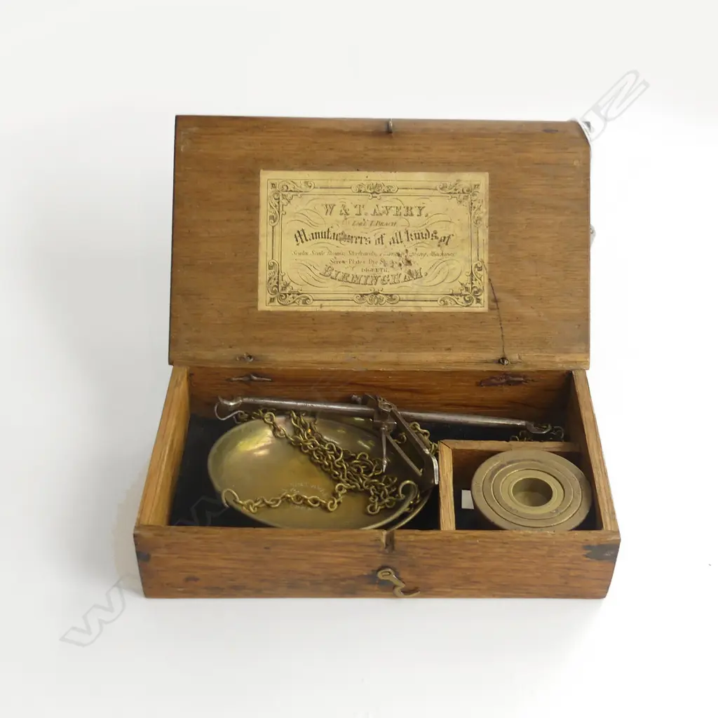 CASED SET OF GOLD BALANCE SCALES & WIEGHTS Image 1++