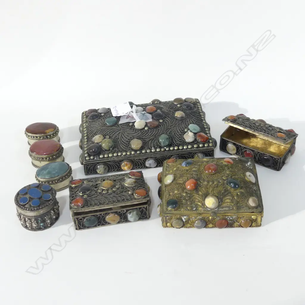 COLLECTION 8 SEMI PRECIOUS STONES & METAL TINS  Image 1++