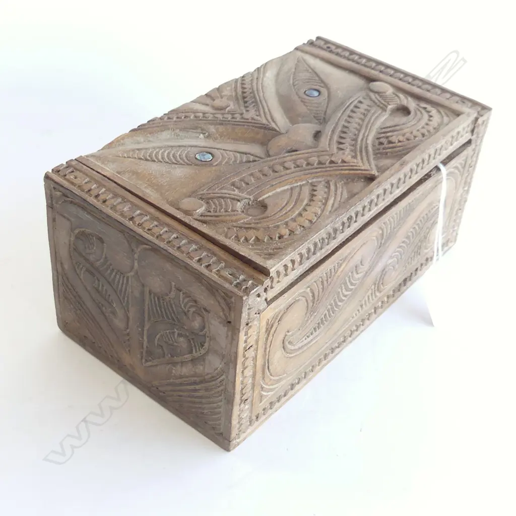 CARVED WOODEN MAORI LIDDED BOX  - L. 235MM Image 1++