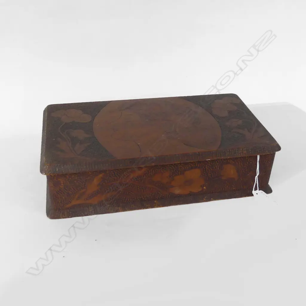 KAURI ART NOUVEAU FOLK ART POKER WORK HINGED BOX L 310MM Image 1++