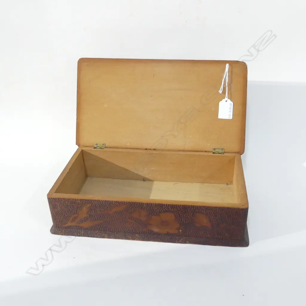 KAURI ART NOUVEAU FOLK ART POKER WORK HINGED BOX L 310MM Image 1++