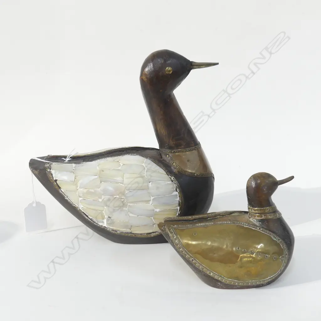 2 WOODEN, BRASS, COPPER & SHELL DUCKS L. 200, 135MM Image 1++