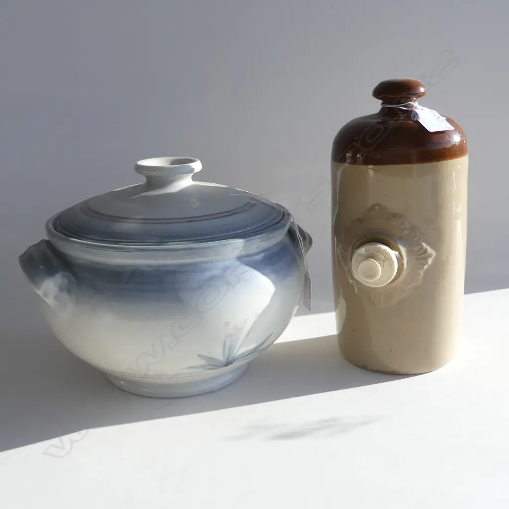 RTV - COLLECT LATE NOV.LG NZ J&S KILLICK POTTERY LIDDED CASSEROLE DISH (DIA 360MM) + STONEWARE BOTTLE (TAP A/F) (H270MM) Image 1++