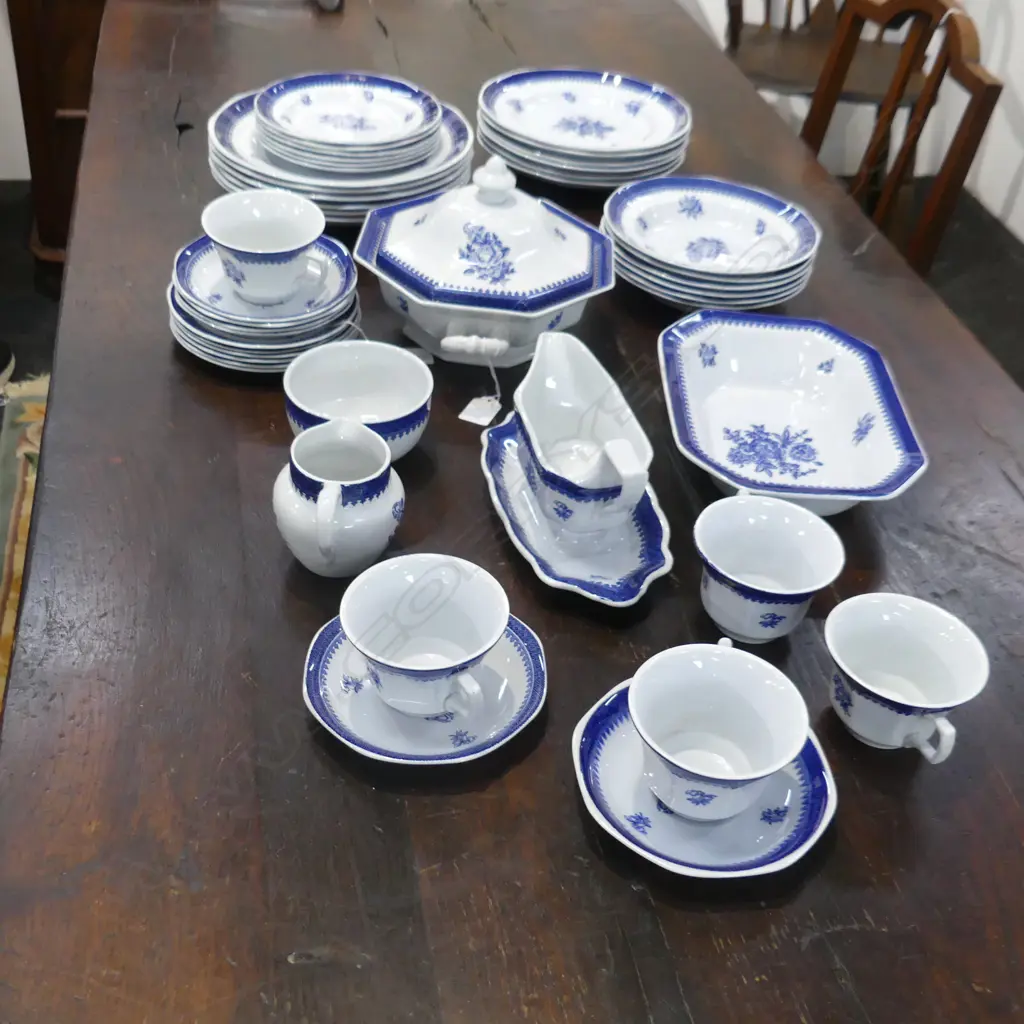 WEDGWOOD 'SPRINGFIELD' PART DINNER & TEA SET, 6 PLACE SETTINGS + SERVING DISH, JUGS ETC.. Image 1++
