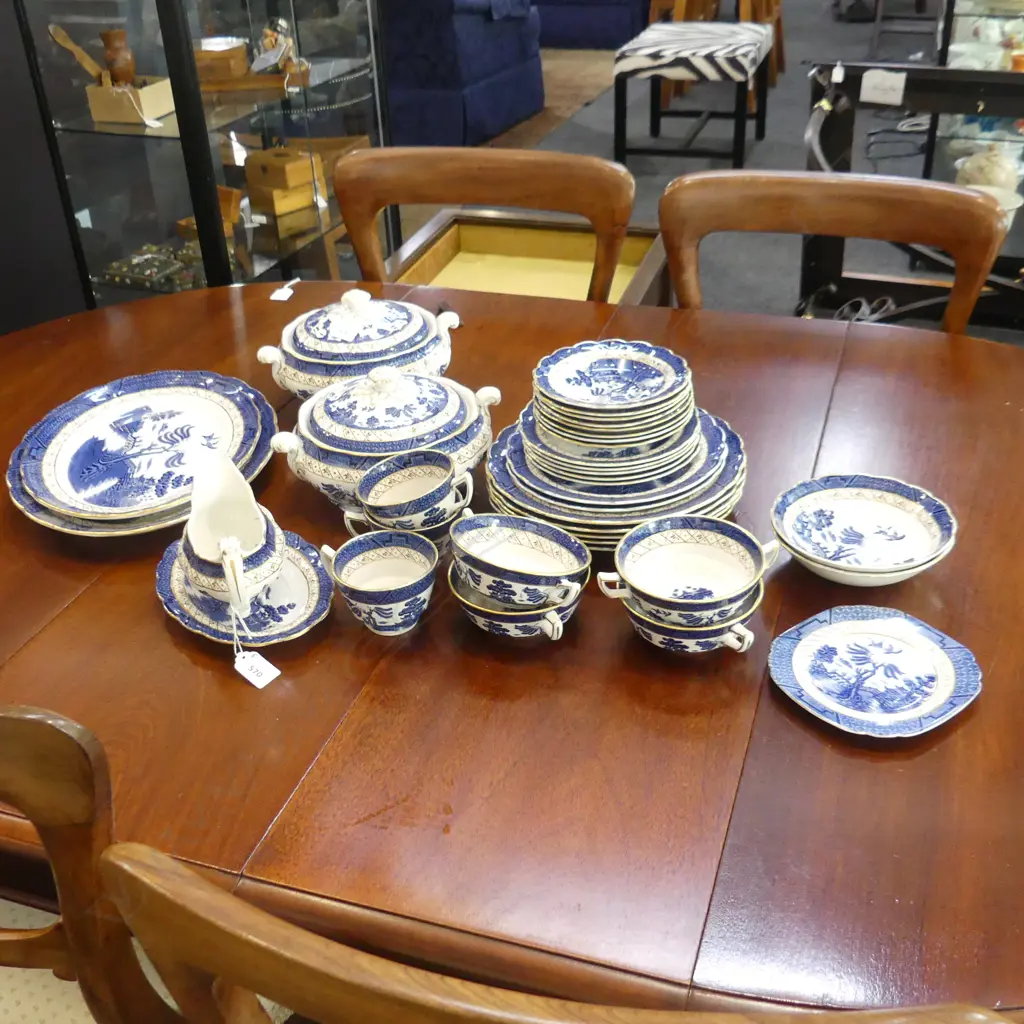 BOOTHS 'REAL OLD WILLOW' PART DINNER SERVICE... Image 1++