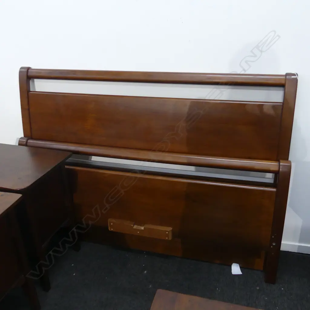 WILLETTS FURNITURE TAWHAI WOOD QUEEN SLEIGH BED W.1600mm Image 1++
