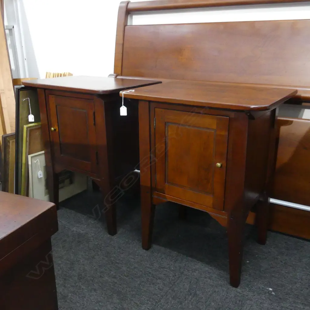 PR WILLETTS FURNITURE TAWHAI WOOD BEDSIDE CABINETS 585x425x725mm Image 1++
