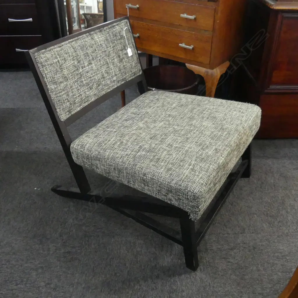 CONTEMPORARY SIDE CHAIR Image 1++