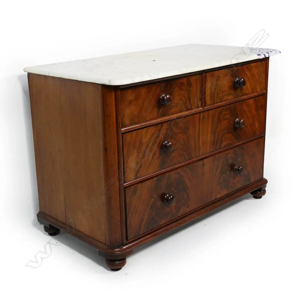 A 19thC flame mahogany four drawer chest, Image 1++