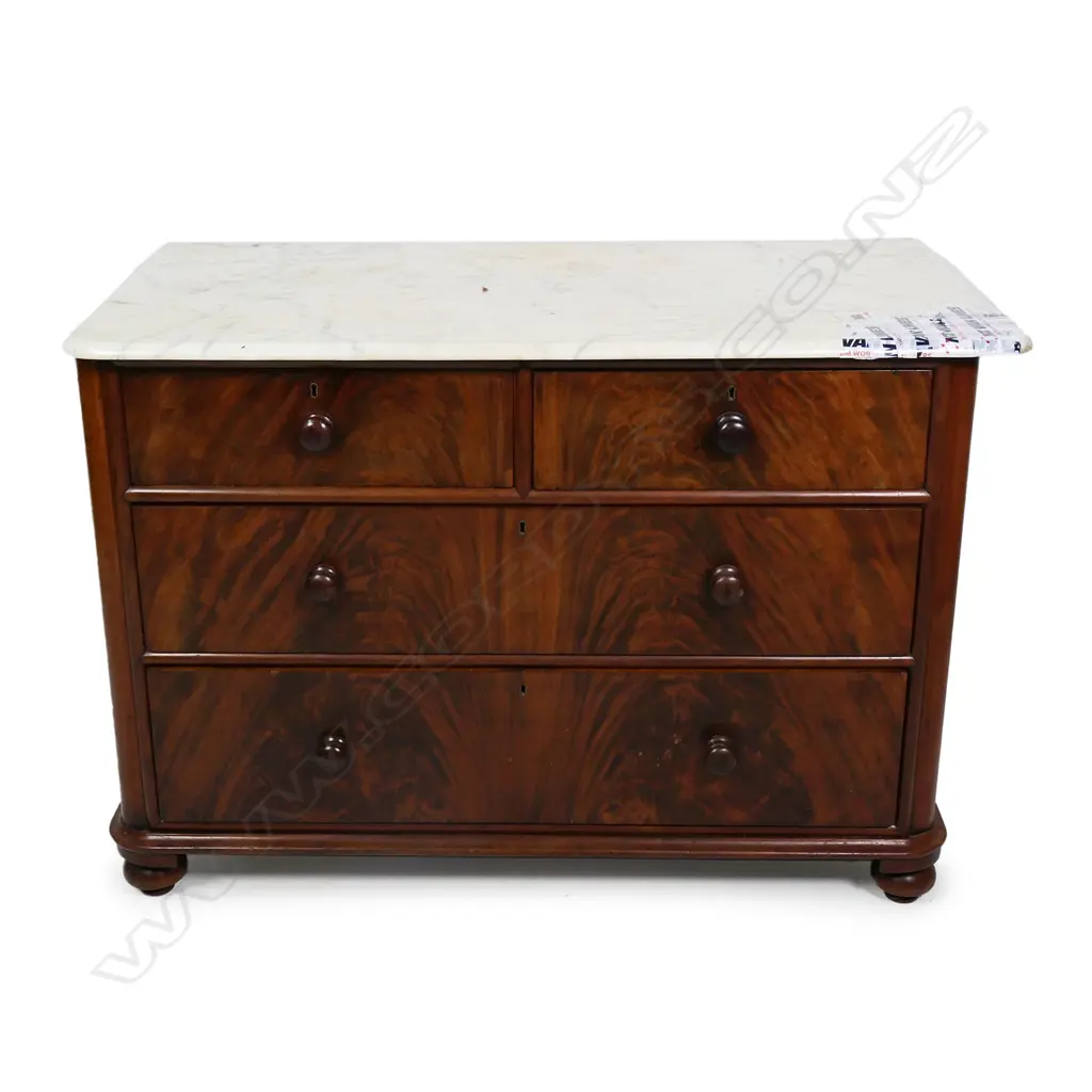 A 19thC flame mahogany four drawer chest, Image 1++