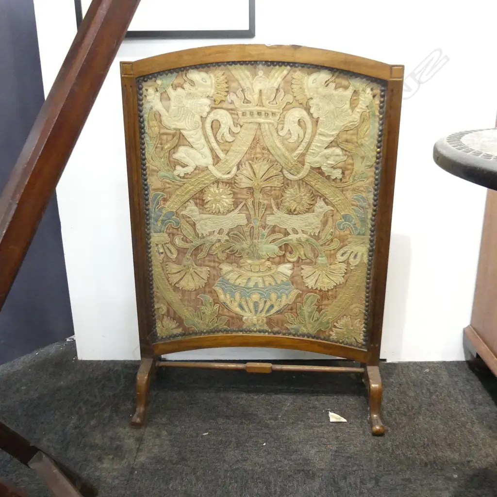 ANTIQUE FIRESCREEN w. EMBROIDERED PANEL 840x575mm Image 1++