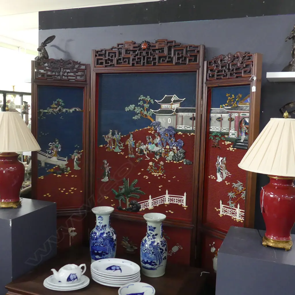 ELABORATE CHINESE 3 FOLD SCREEN COLOURED STONES & BONE & LACQUER.... Image 1++