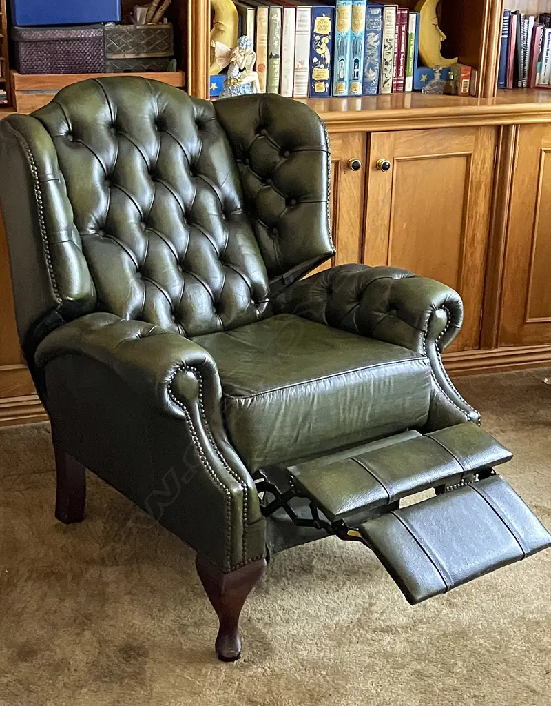 OLIVE GREEN LEATHER STUDDED CHESTERFIELD RECLINER CHAIR Image 1++