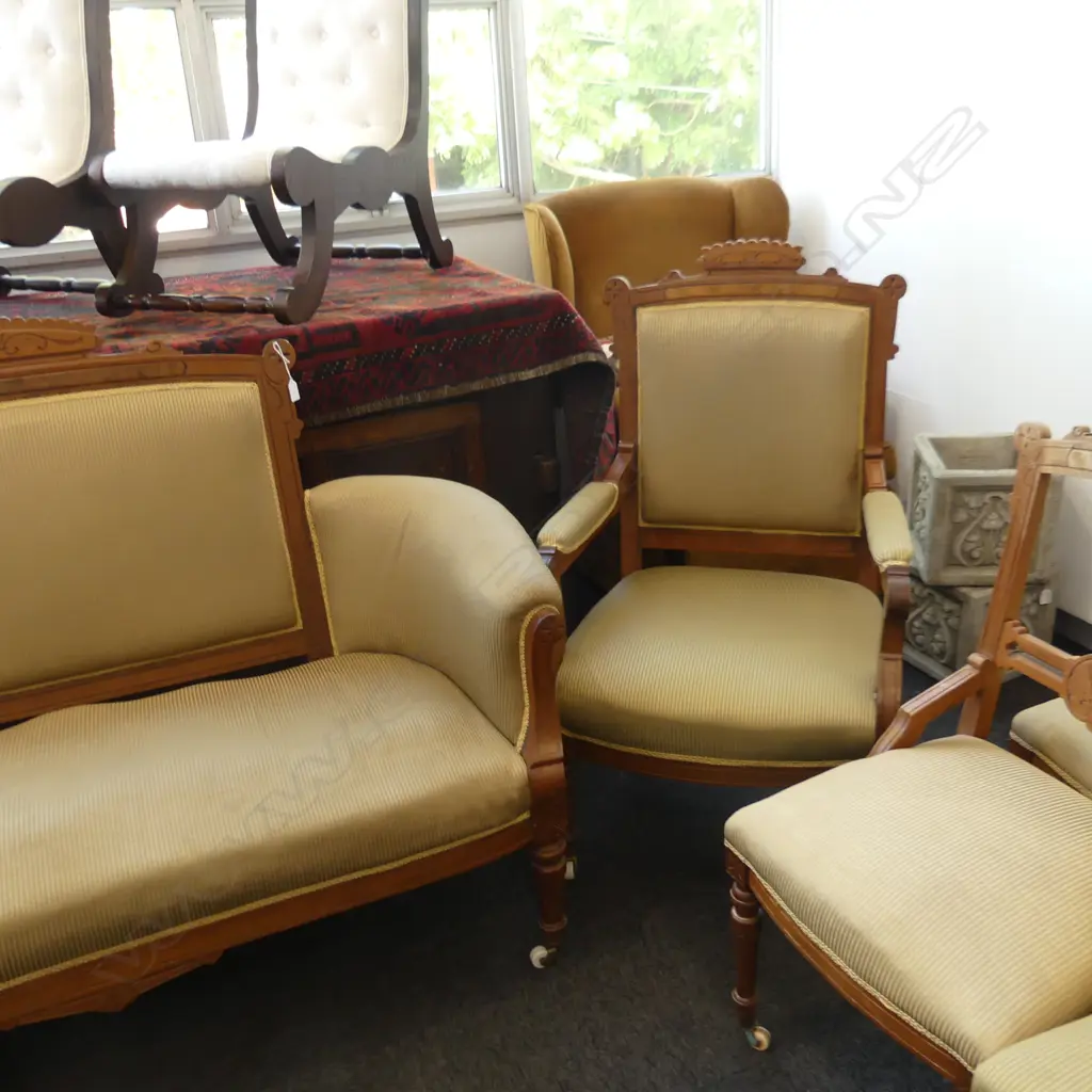 EDWARDIAN 3 PC SUITE Image 1++