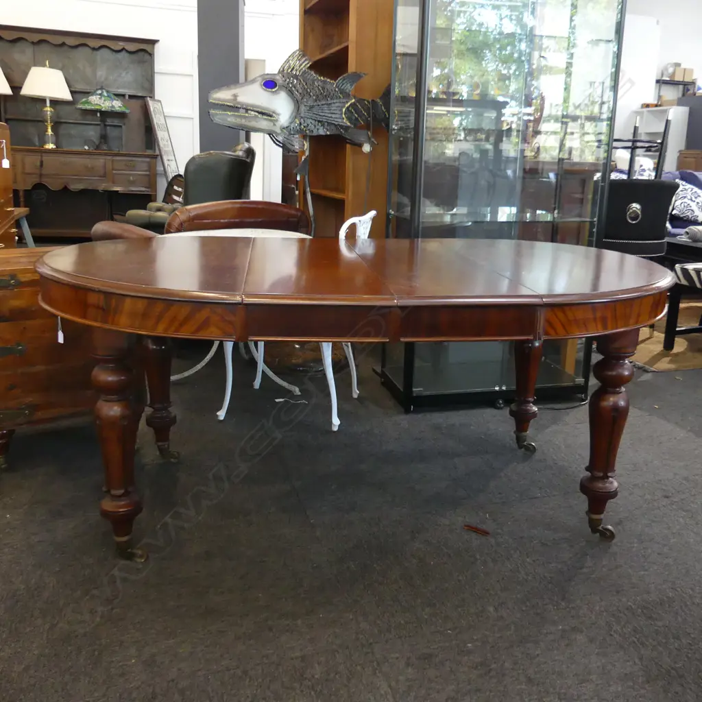 VICTORIAN MAHOGANY EXTENSION DINING TABLE ON CASTORS (DIA 1060MM UNEXTENDED)... Image 1++