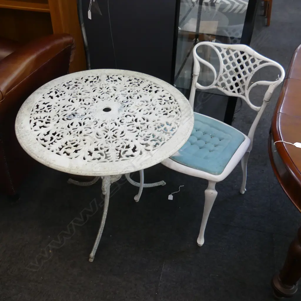 OLD WHITE METAL PATIO TABLE (DIA 700MM) & 1 CHAIR Image 1++